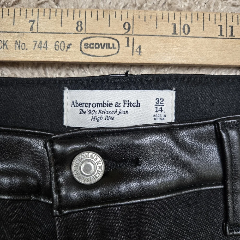 Abercrombie & Fitch Mixed Fabric Relaxed Fit High Rise 90s Jean Sz 32/ 14L Black